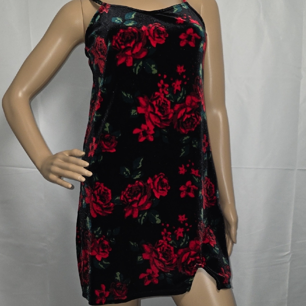 Art Class Black and Red Floral Velvet Chemise